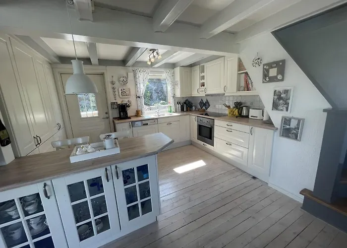 Perla - By The Sea Close To Sandy Beaches