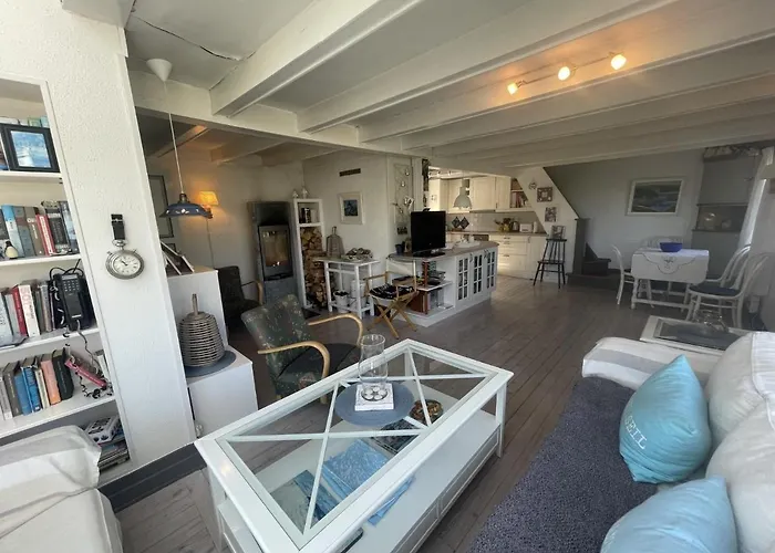 Perla - By The Sea Close To Sandy Beaches 펜션 산데피요르드